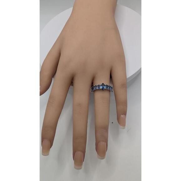 Silver Ring with Blue Gemstones Size 7 - Picture 1 of 8